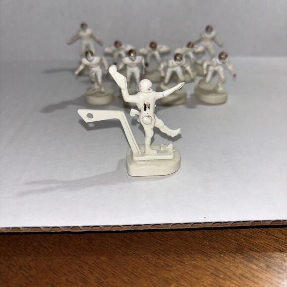 VNTG 11 Tudor Electric Football San Francisco 49ers Players & QB/Kicker Red Gold - Picture 8 of 9